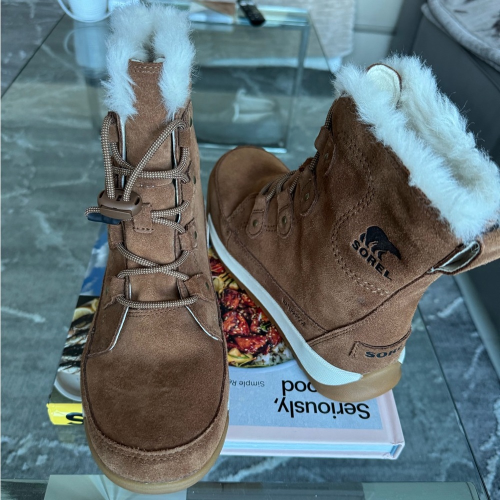 Brand New Sorel Brown Suede and Fleece Winter Boots - Picture 8 of 13